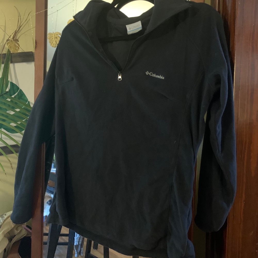 Black Columbia pull over
